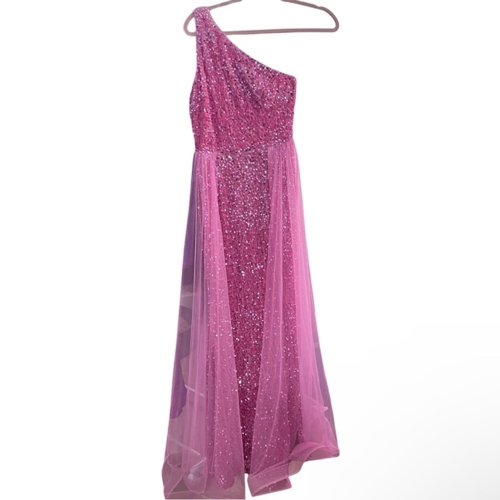 Elegant Dress - Picture 2 of 2